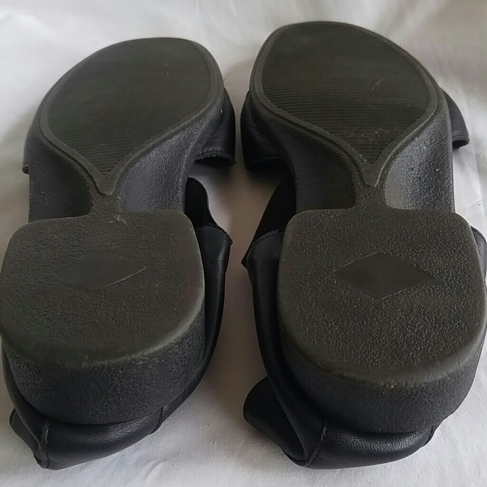 Shoes - Picture 6 of 7